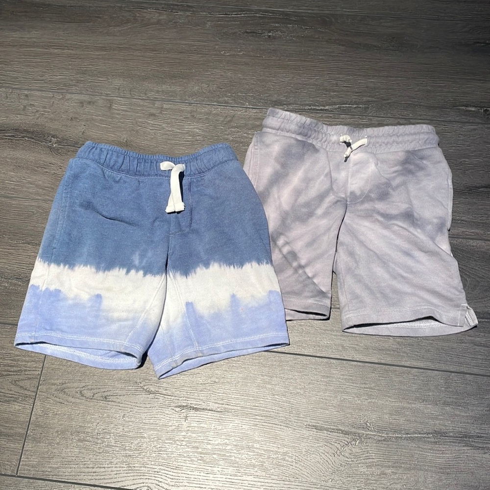 2 pairs of boys size 4/5 Cat and Jack shorts